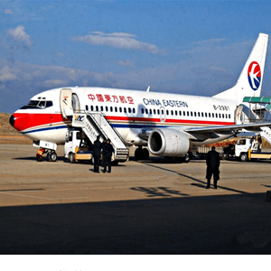 阿克苏红旗坡机场空运航空快运业稳步发展的原因是什么？